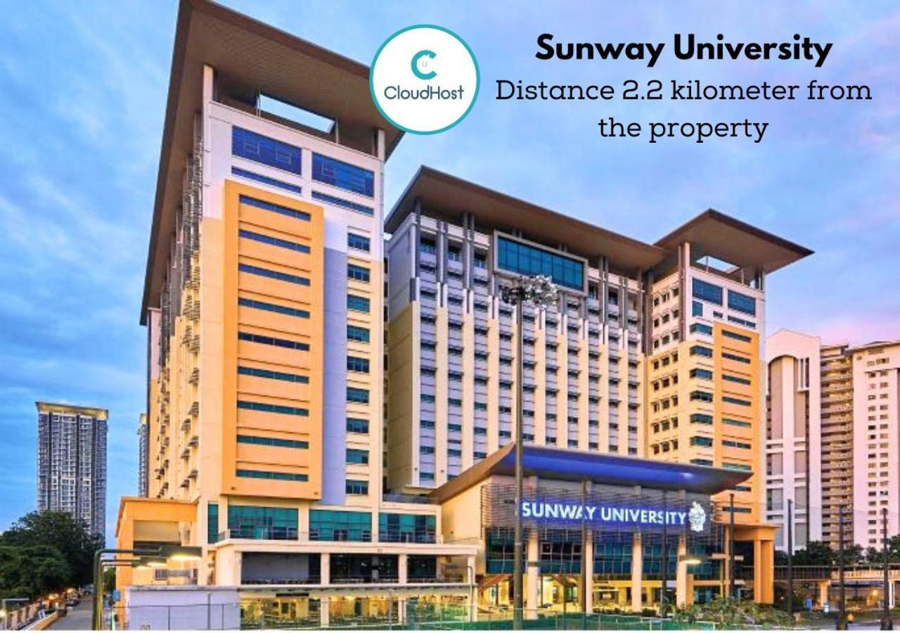 Sunway Studio Homestay With Balcony Theme Park View Connecting Sunway Pyramid Mall & Sunway Lagoon Petaling Jaya Exterior photo